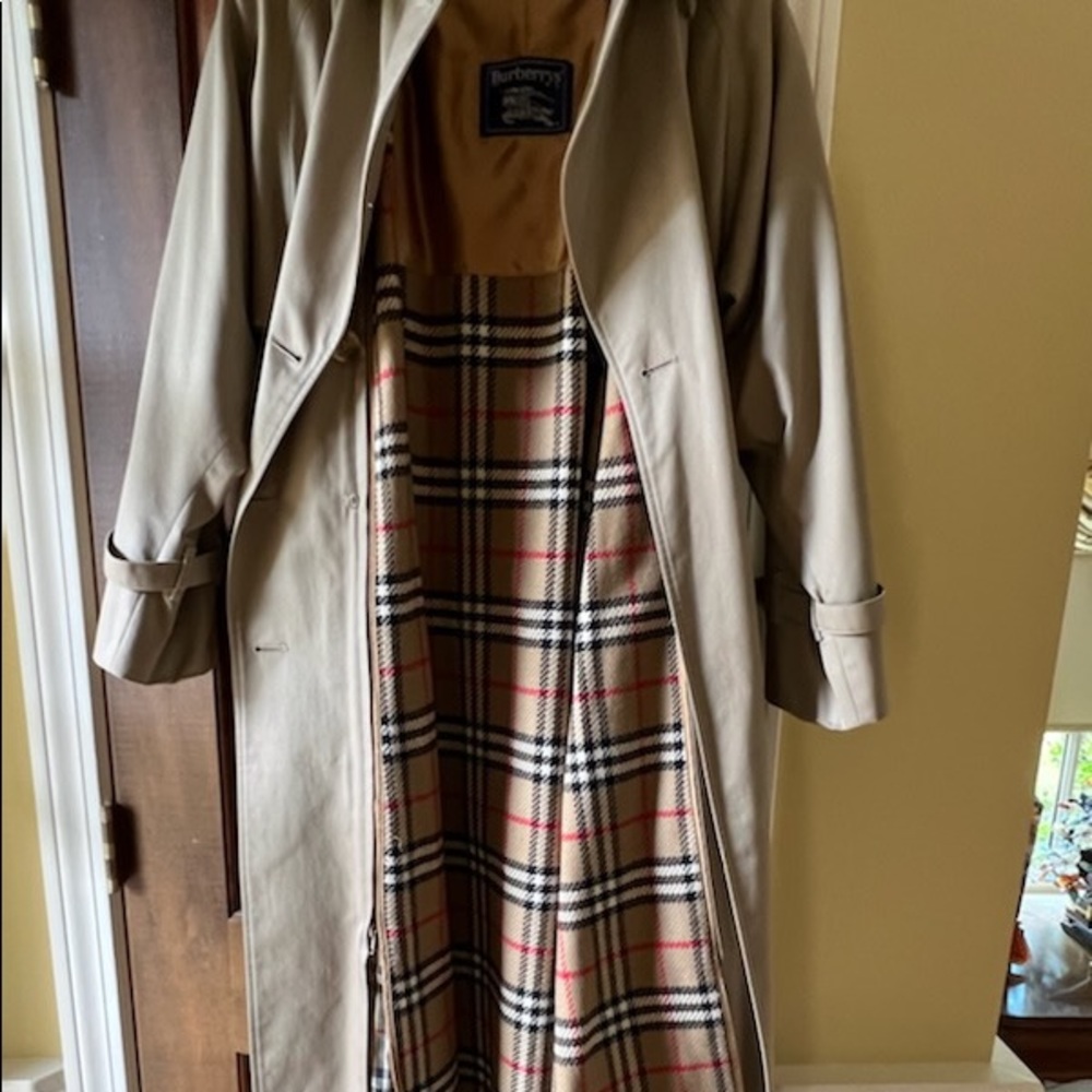 Burberry coat lined in plaid w/ additional zip out plaid. 100% wool. Like new!